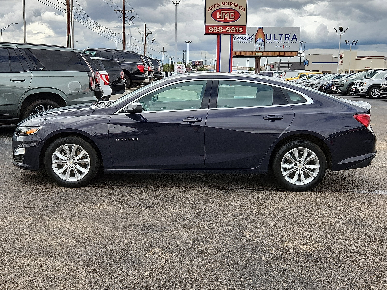 Used 2025 Chevrolet Malibu LT image 2