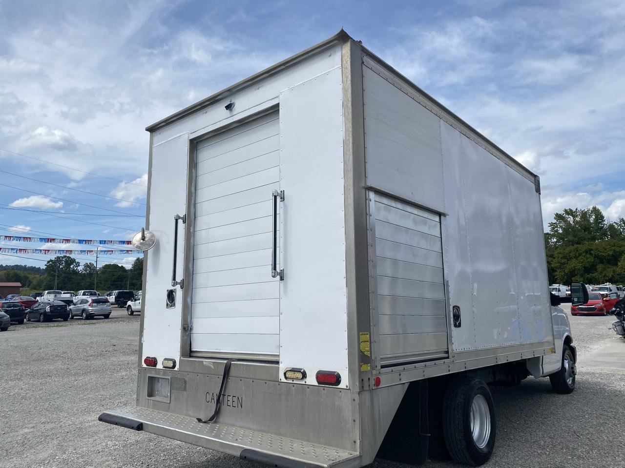 Used 2015 Chevrolet Express 4500 RWD image 5