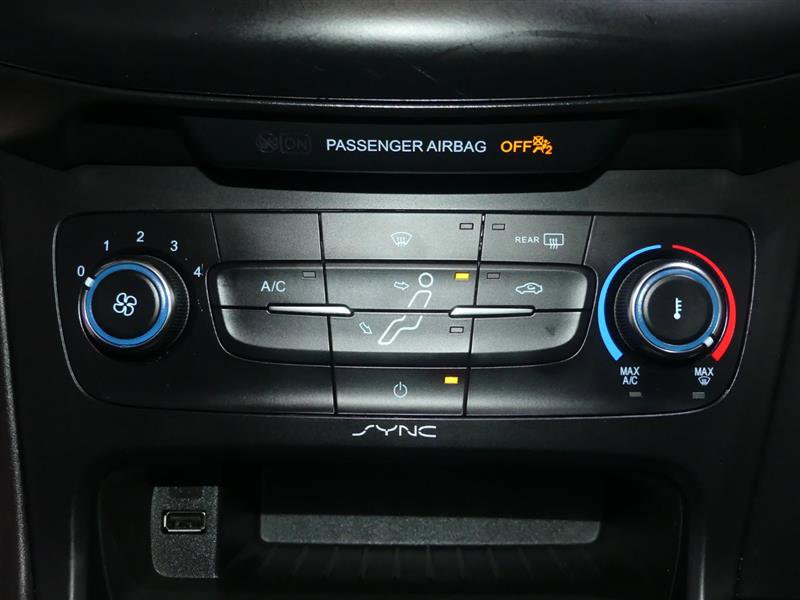 Used 2018 Ford Focus SE w/ SE Appearance Package image 36