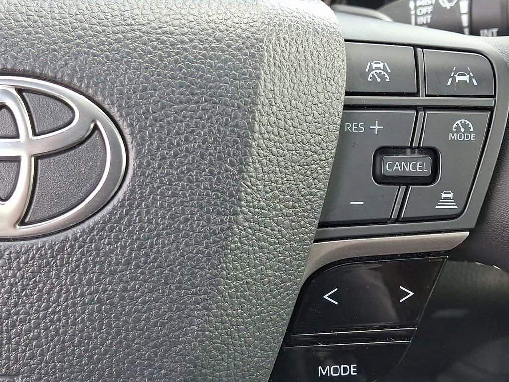 Used 2025 Toyota Camry SE w/ Convenience Package FWD image 22