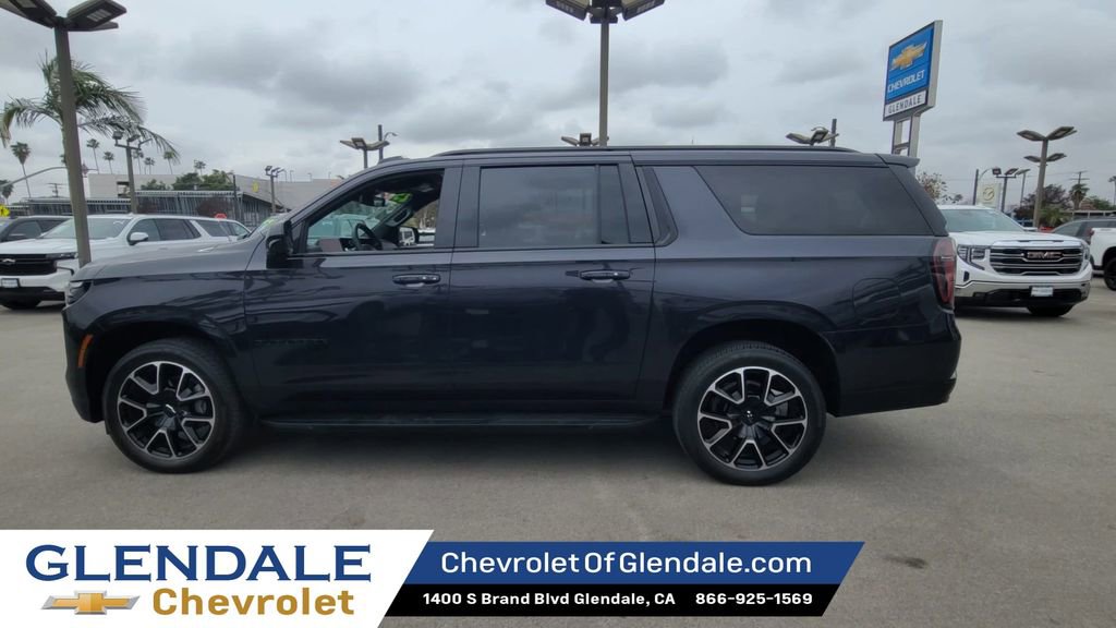 Certified 2025 Chevrolet Suburban RST image 5