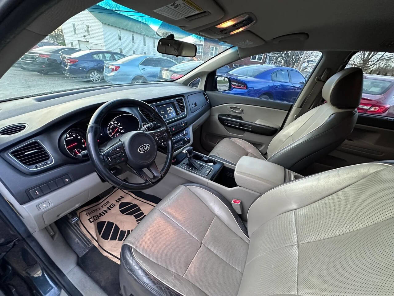 Used 2017 Kia Sedona LX w/ LX Essentials Premium Package image 9