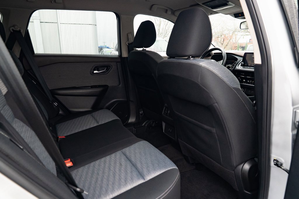 Used 2022 Nissan Rogue SV image 23