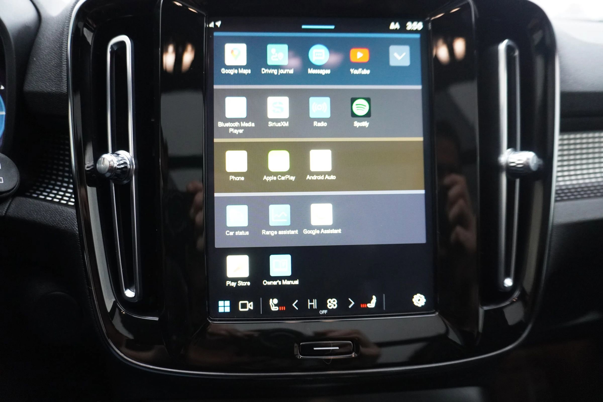 Used 2021 Volvo XC40 P8 Recharge w/ Advanced Package image 18