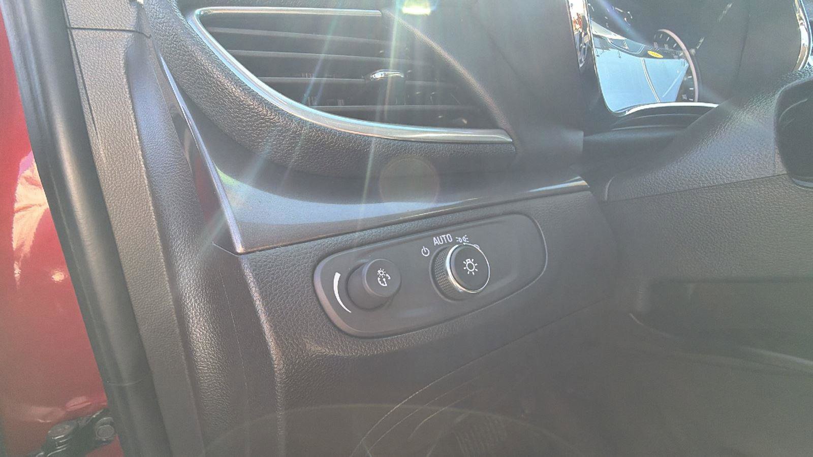 Used 2022 Buick Encore Preferred w/ Safety Package image 21