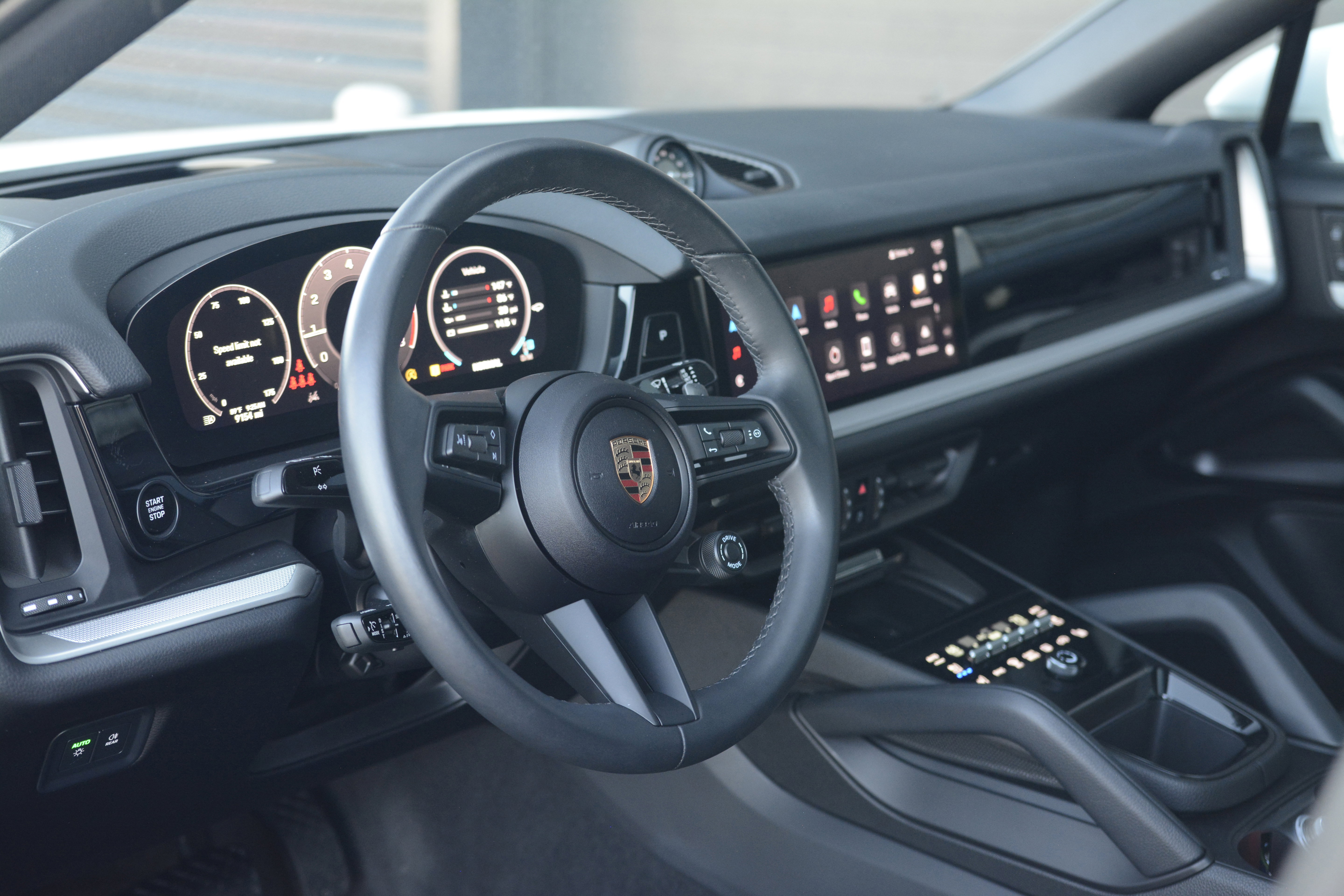 Certified 2024 Porsche Cayenne Coupe AWD/4WD image 4