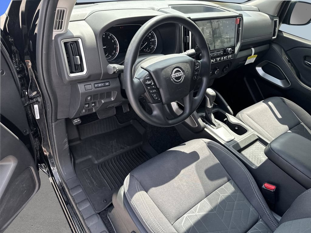 Used 2025 Nissan Frontier SV AWD/4WD image 11