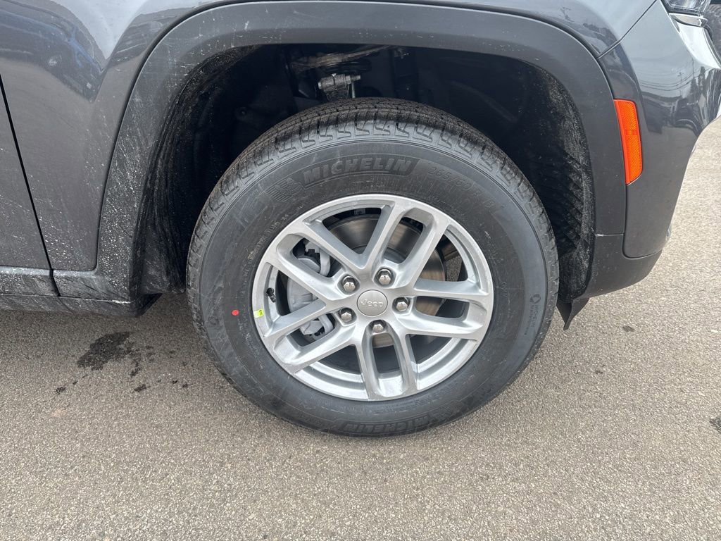 New 2026 Jeep Grand Cherokee Laredo image 9