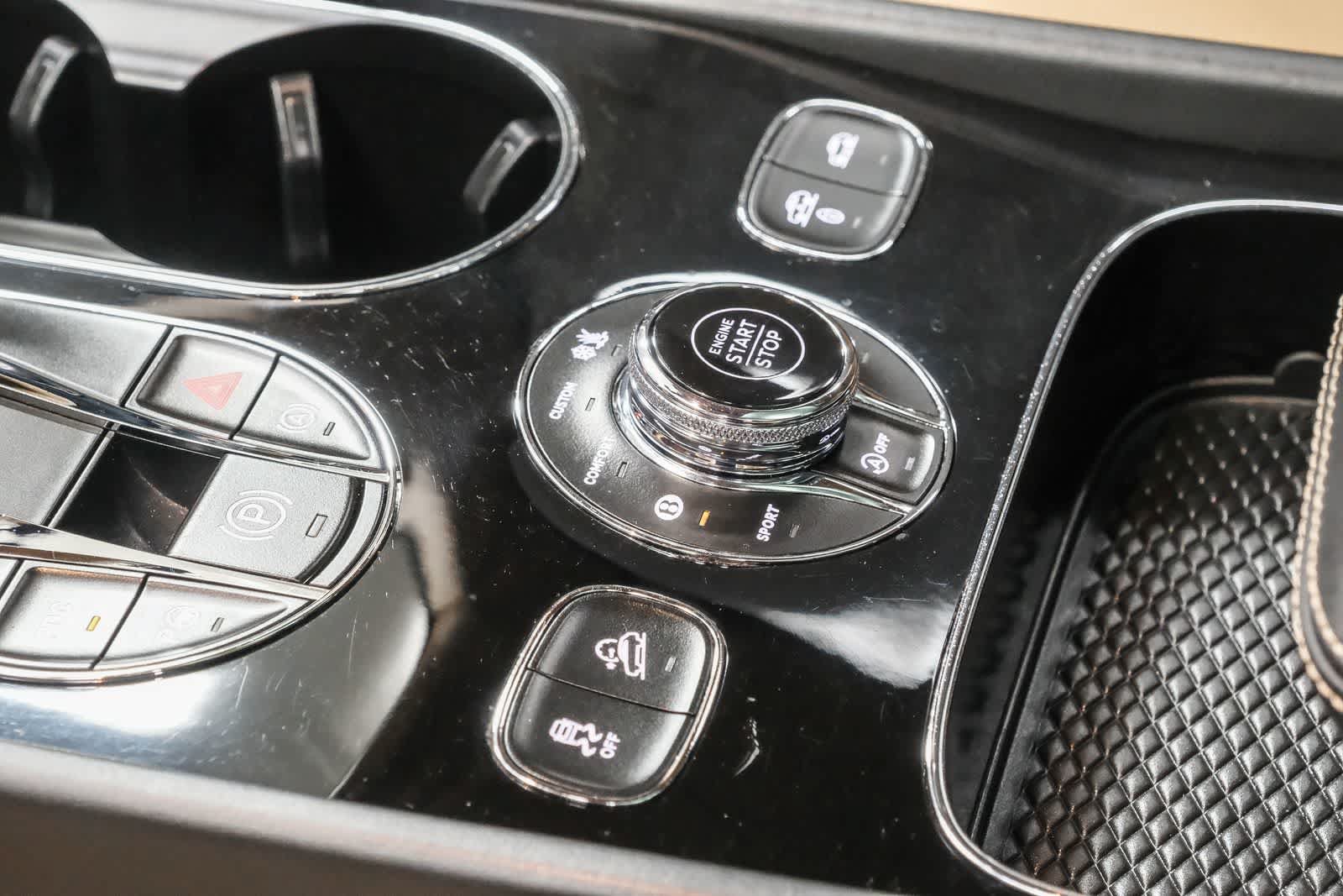 Used 2018 Bentley Bentayga AWD/4WD image 24