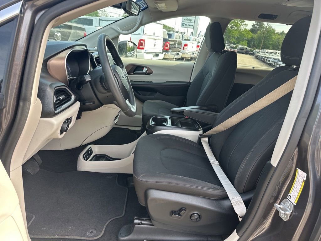 Used 2018 Chrysler Pacifica Touring Plus FWD image 14