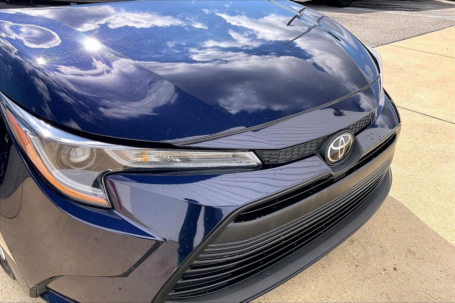 Used 2025 Toyota Corolla LE FWD image 34