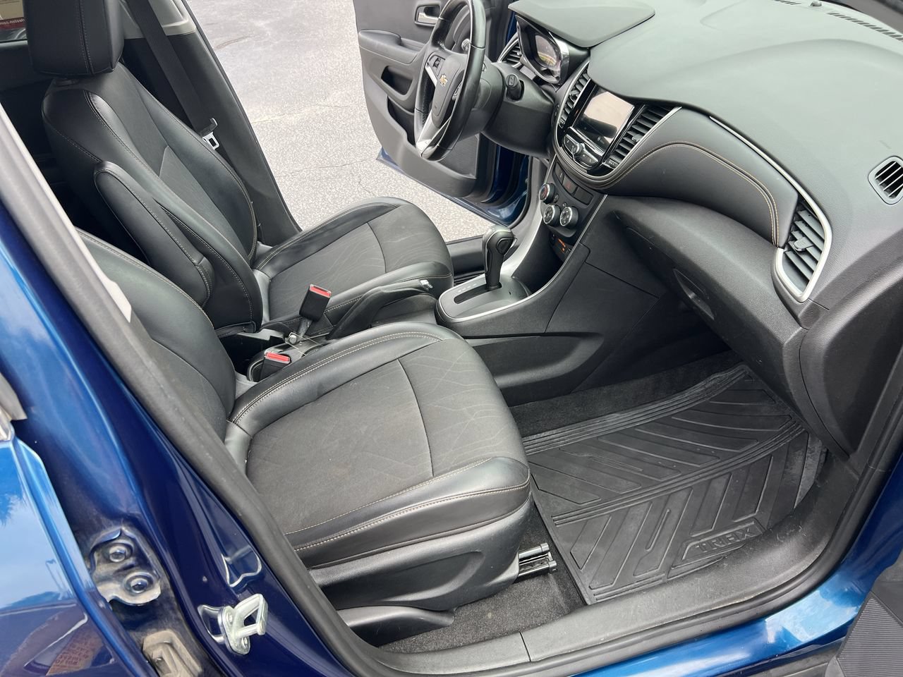Used 2019 Chevrolet Trax LT w/ LT Convenience Package FWD image 34