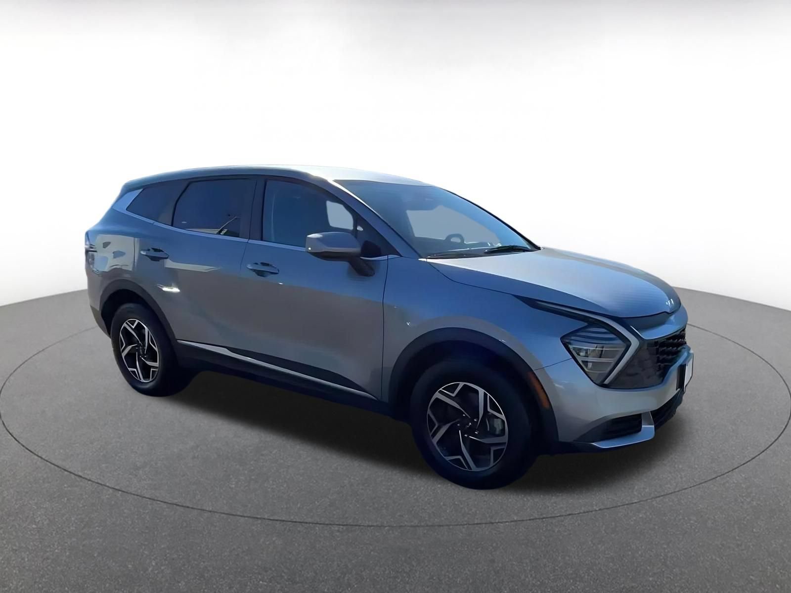 Used 2025 Kia Sportage LX AWD/4WD image 2