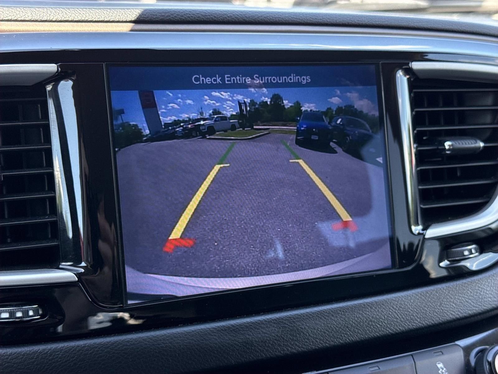 Used 2017 Chrysler Pacifica Touring-L FWD image 10