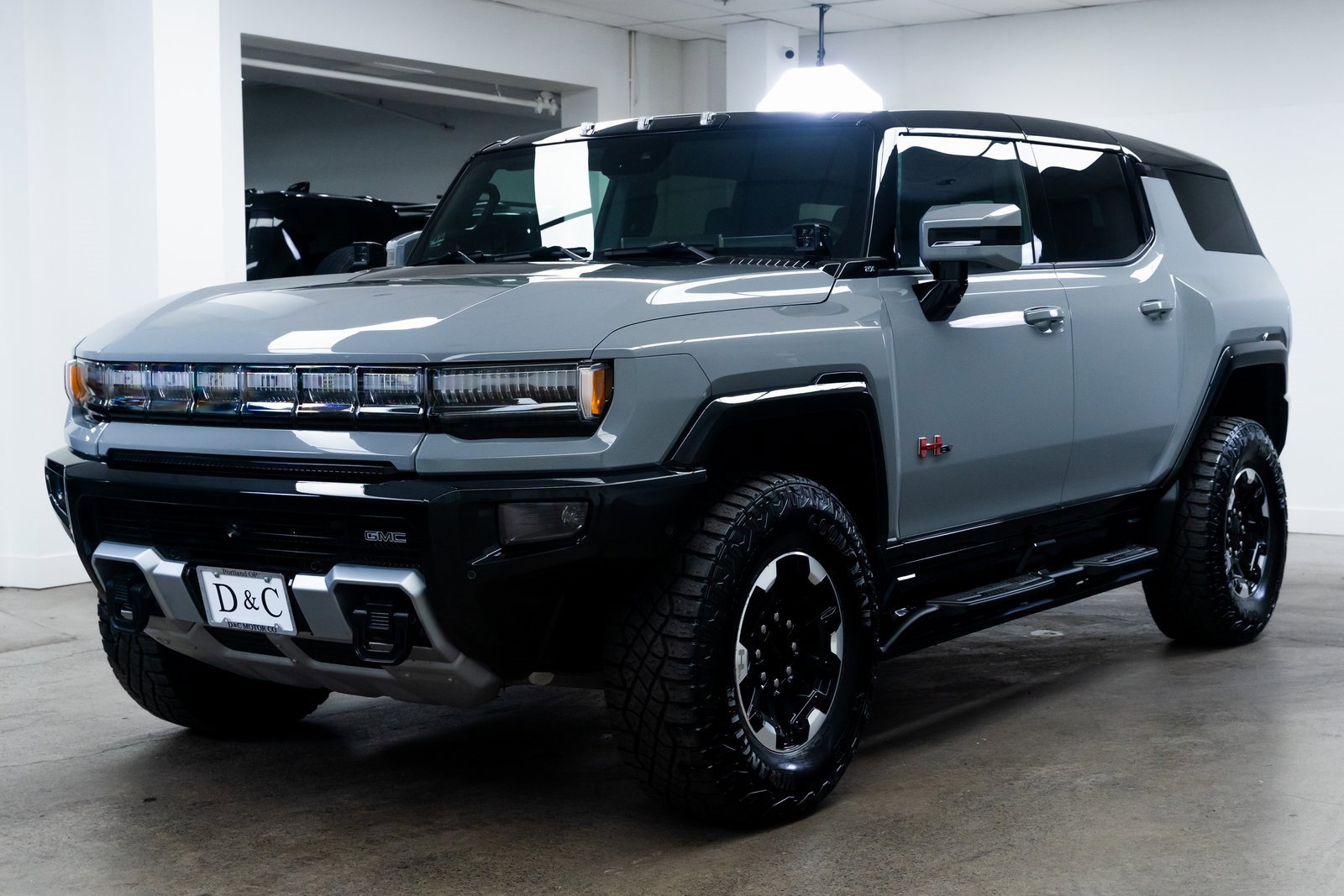 Used 2024 GMC Hummer EV 2X w/ Extreme Off-Road Package image 3