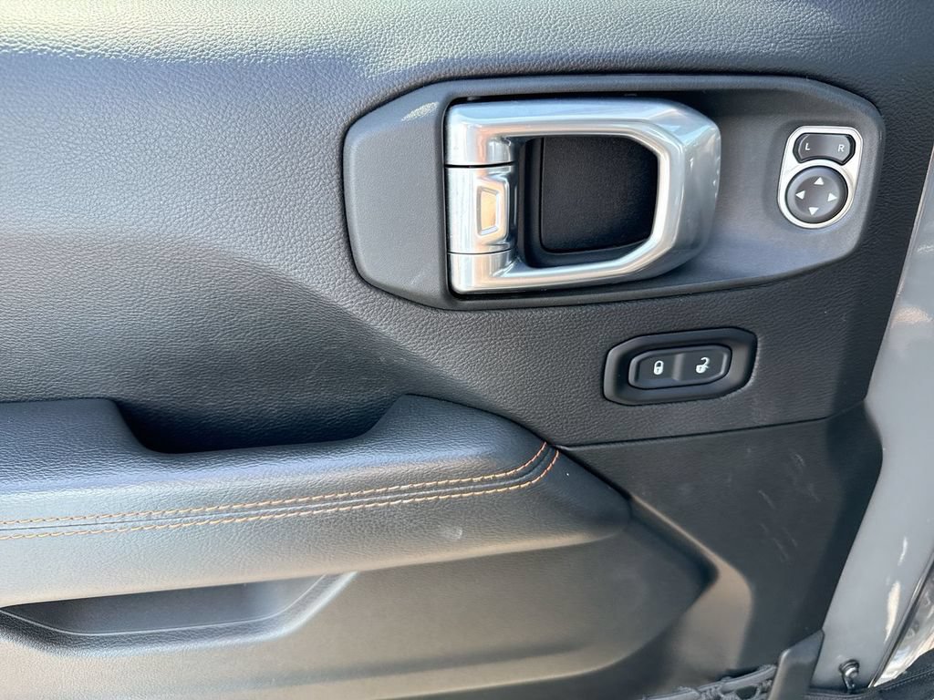 Used 2021 Jeep Gladiator Mojave w/ Dual Top Group AWD/4WD image 13