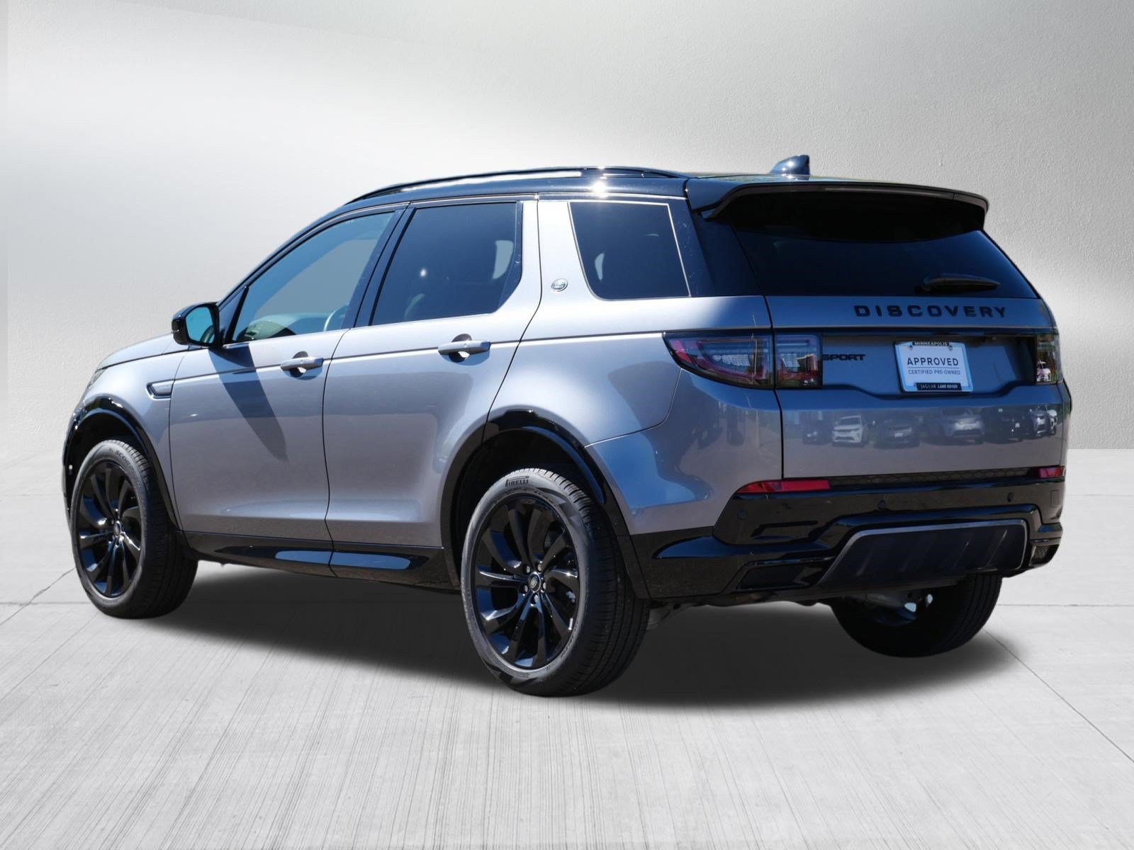 Used 2024 Land Rover Discovery Sport Dynamic SE AWD/4WD image 3