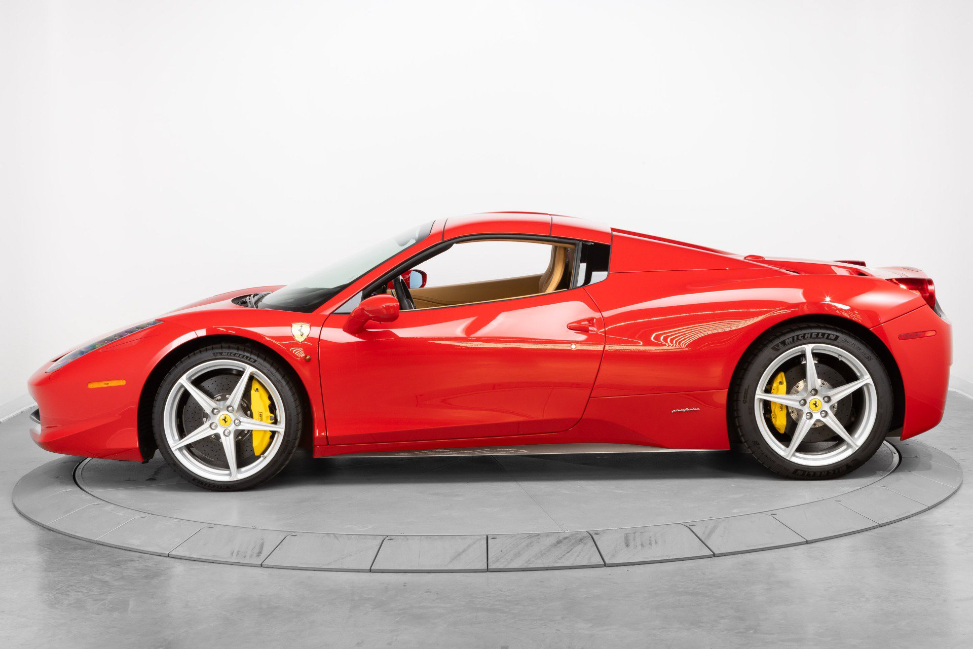 Certified 2014 Ferrari 458 Spider RWD image 13