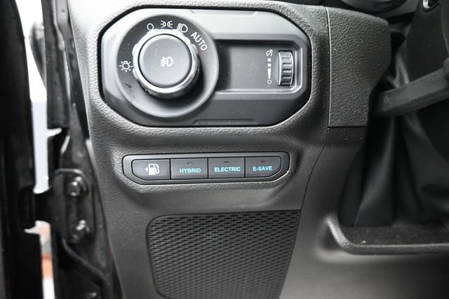 Used 2023 Jeep Wrangler Unlimited Sahara w/ Cold Weather Group AWD/4WD image 16