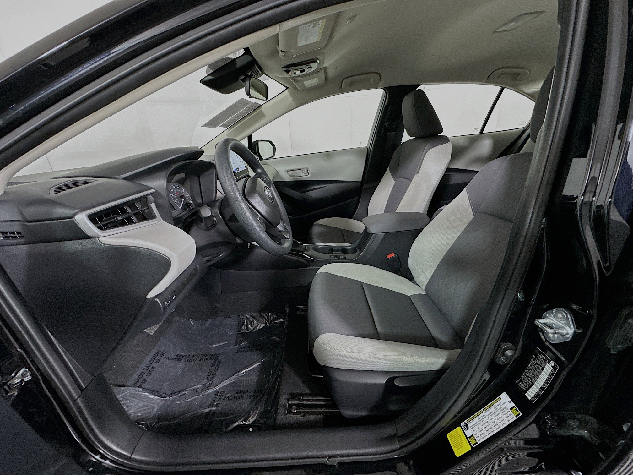Used 2025 Toyota Corolla LE FWD image 12