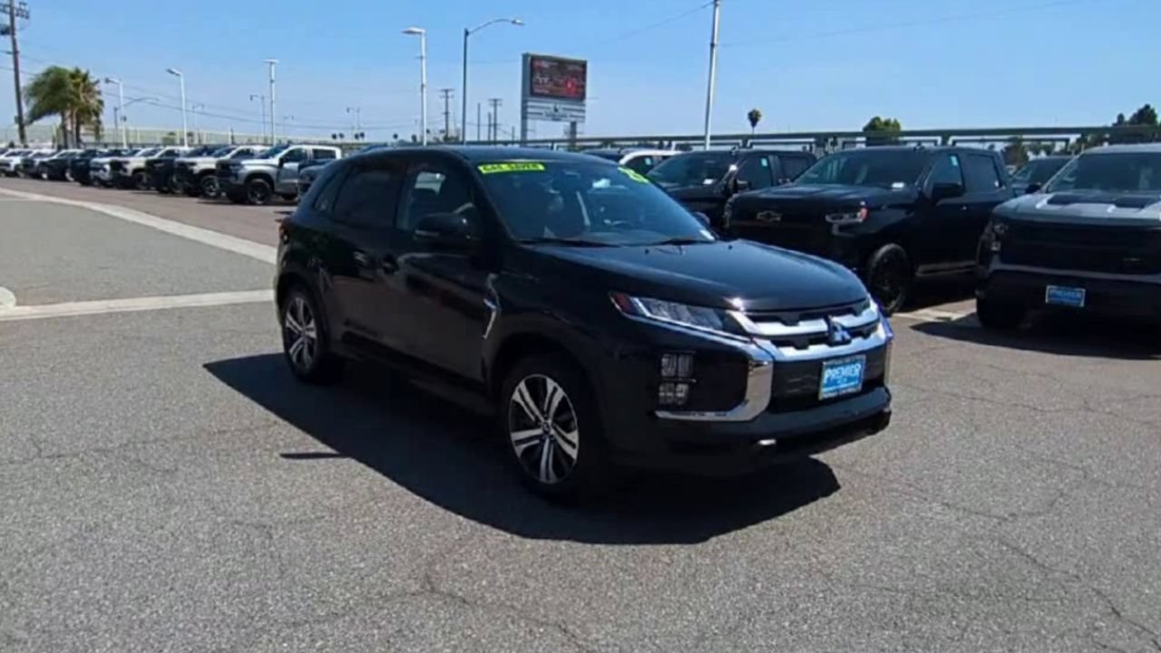 Used 2025 Mitsubishi Outlander Sport SE AWD/4WD image 2