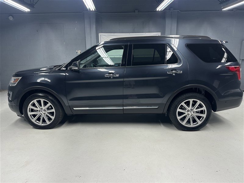 Used 2017 Ford Explorer Limited w/ Equipment Group 301A AWD/4WD image 10