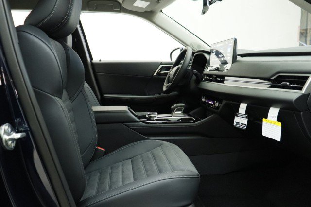 New 2026 Mitsubishi Outlander FWD image 17