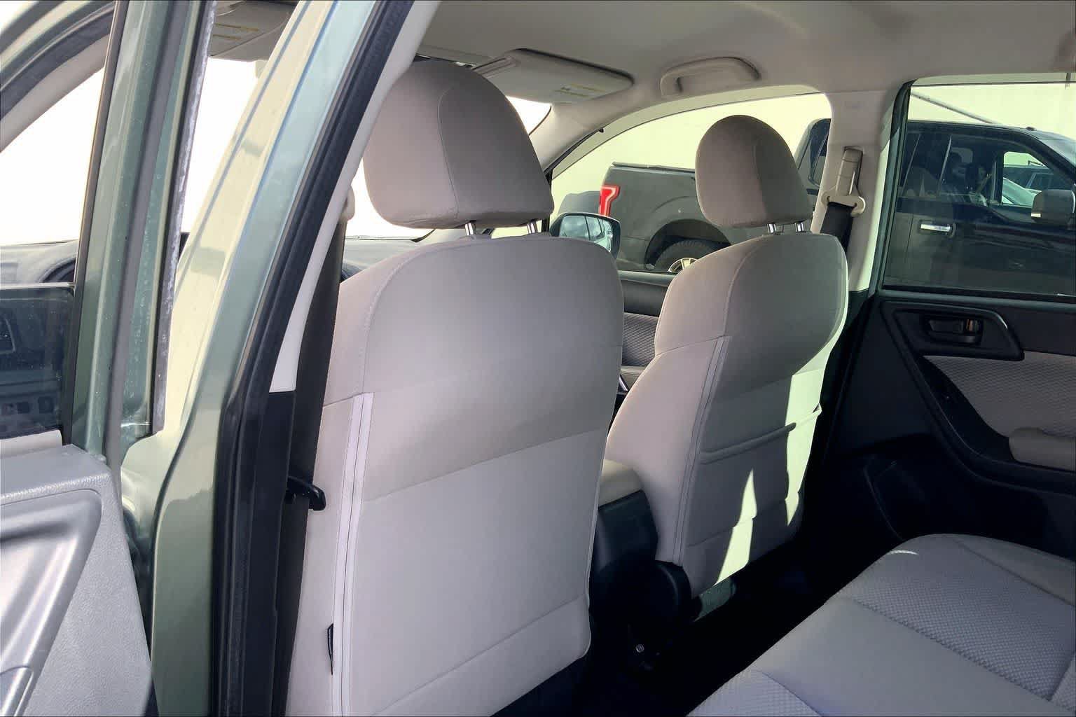 Used 2017 Subaru Forester 2.5i AWD/4WD image 12