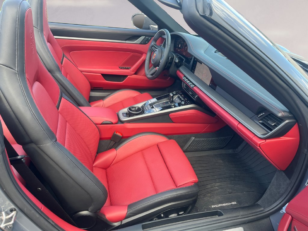 Used 2025 Porsche 911 Carrera RWD image 15