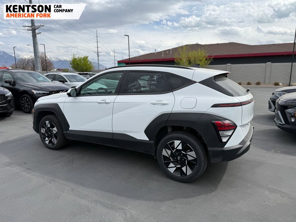 Used 2025 Hyundai Kona SEL image 2