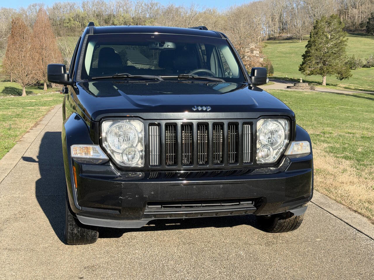 Used 2012 Jeep Liberty Sport image 2