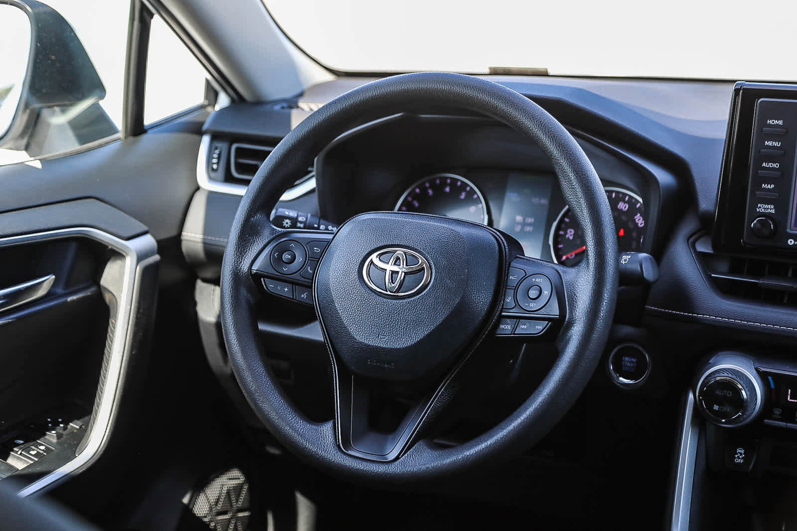 Certified 2020 Toyota RAV4 XLE w/ Carpet Mat Package image 16