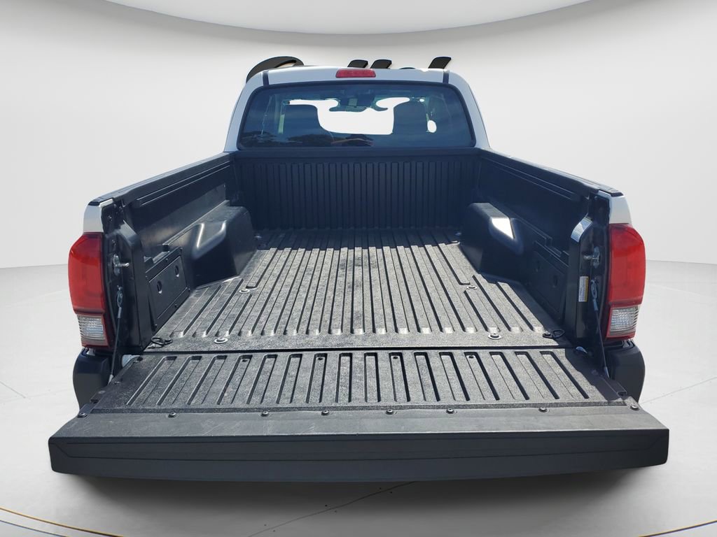 Used 2018 Toyota Tacoma SR image 9