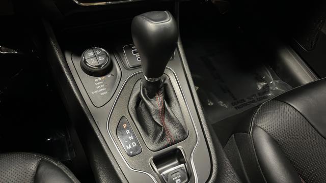 Used 2022 Jeep Cherokee Trailhawk w/ Sun, Sound & Nav Group AWD/4WD image 19