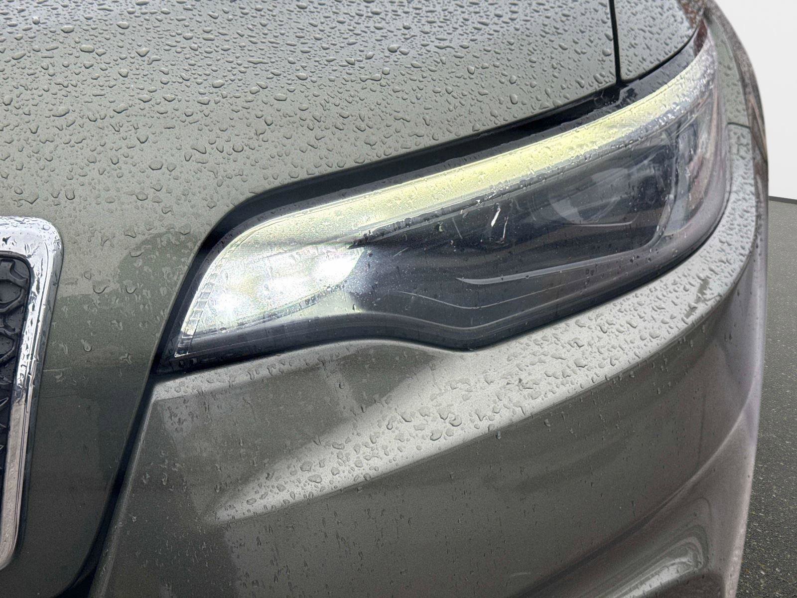 Used 2019 Jeep Cherokee Latitude Plus w/ Cold Weather Group image 10