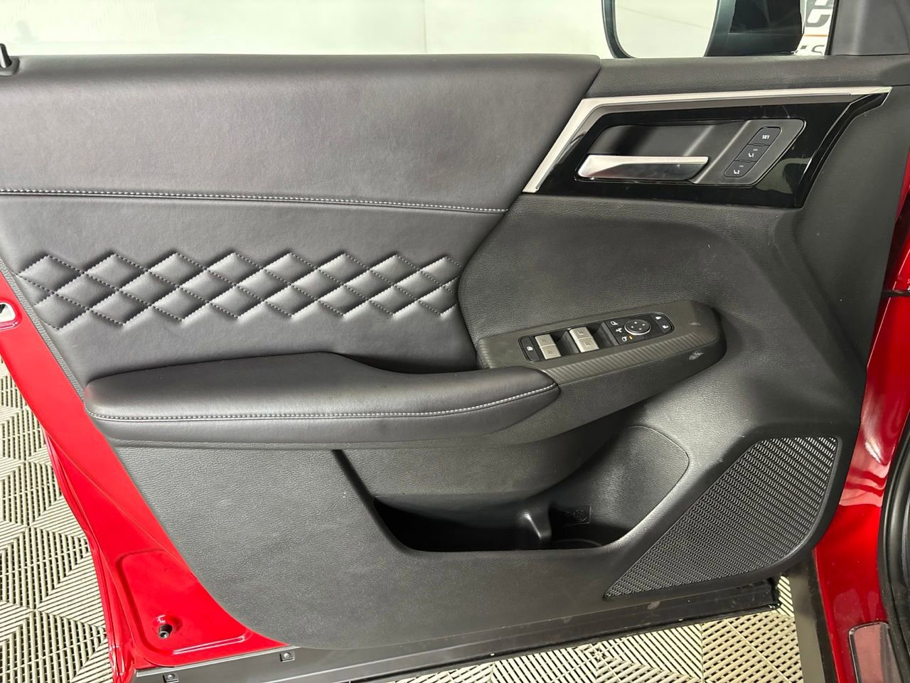 Used 2025 Mitsubishi Outlander SEL Black Edition AWD/4WD image 7