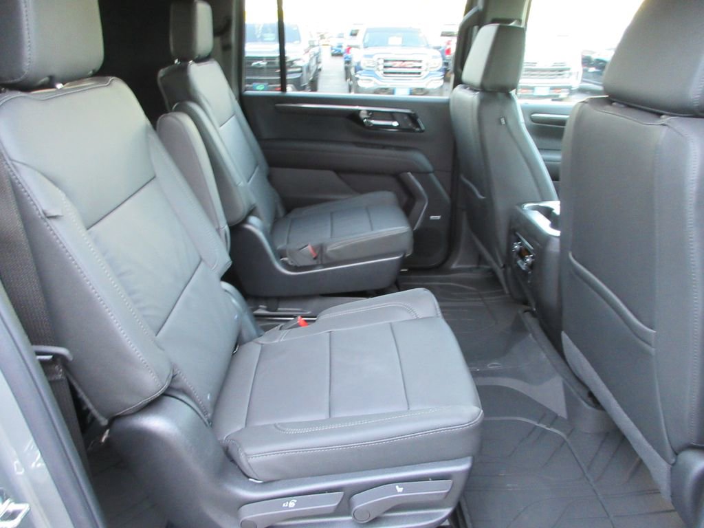New 2026 Chevrolet Suburban LT w/ Comfort Package AWD/4WD image 19