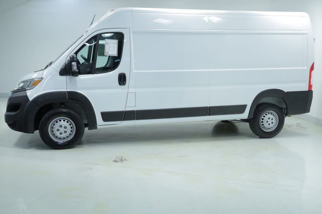 Used 2024 RAM ProMaster 2500 w/ Convenience Group image 4