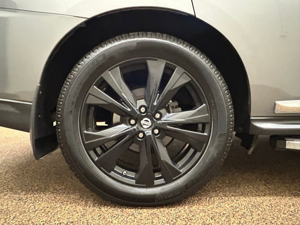 Used 2017 Nissan Pathfinder Platinum w/ Family Entertainment Package image 31
