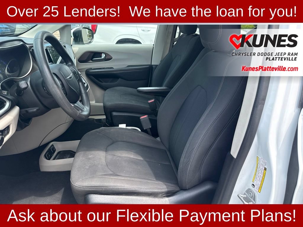 Used 2018 Chrysler Pacifica Touring w/ Tire & Wheel Group FWD image 15