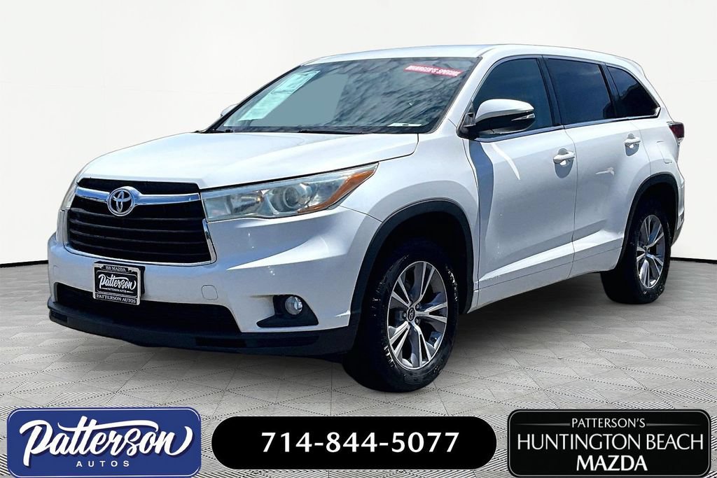 Used 2016 Toyota Highlander Plus w/ Preferred Accessory Package FWD image 1