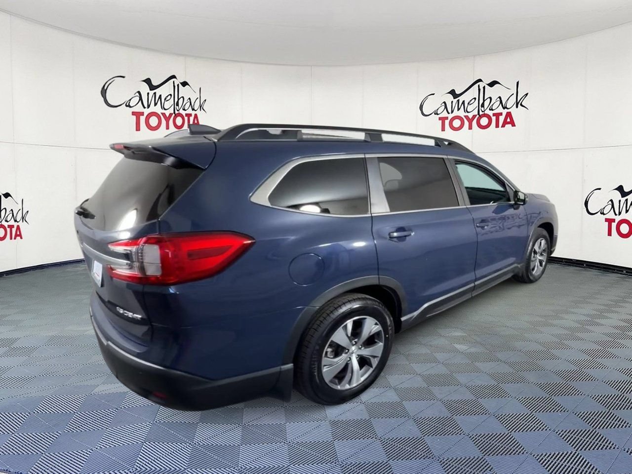 Used 2023 Subaru Ascent Premium w/ Convenience Package AWD/4WD image 2