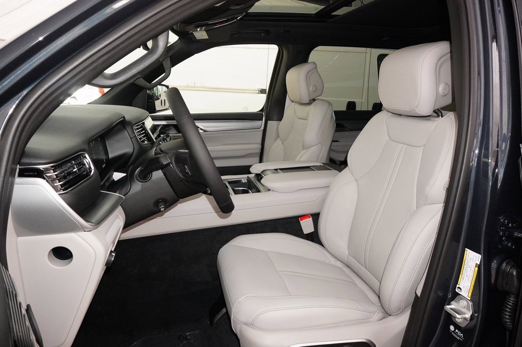 New 2025 Jeep Wagoneer 4WD w/ Premium Group I image 11