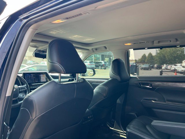 Used 2020 Toyota Highlander Platinum AWD/4WD image 11