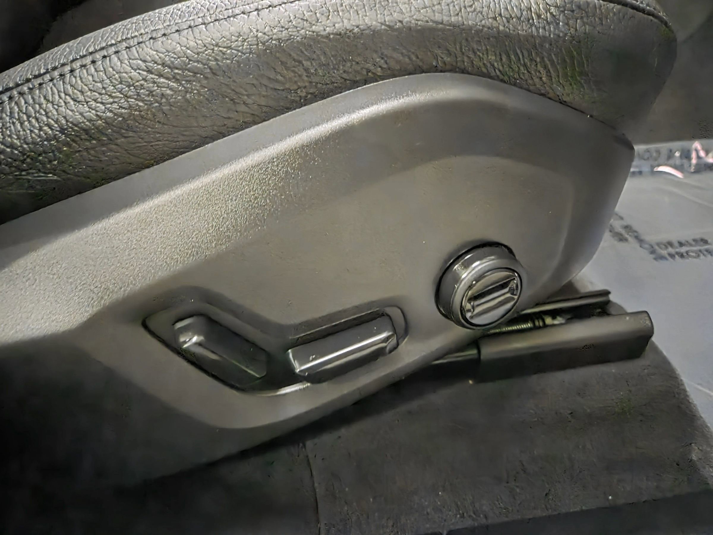 Used 2025 Volvo XC60 B5 Plus image 33