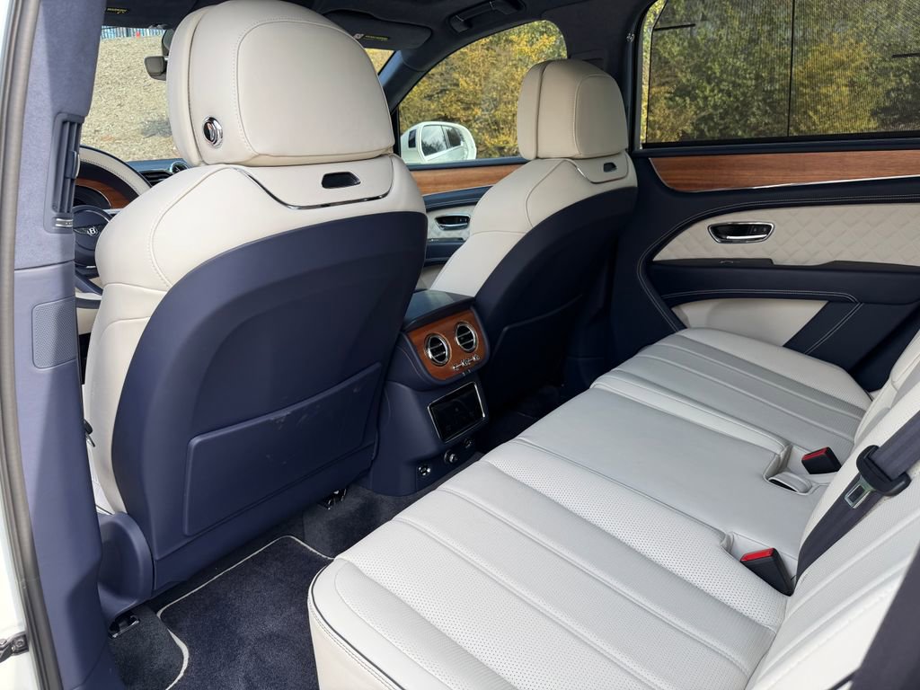 Used 2023 Bentley Bentayga image 35