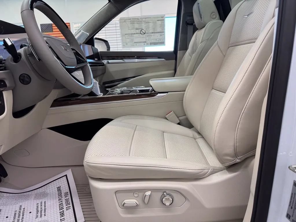 New 2027 Cadillac Escalade Platinum Sport w/ LPO, Floor Liner Package AWD/4WD image 7