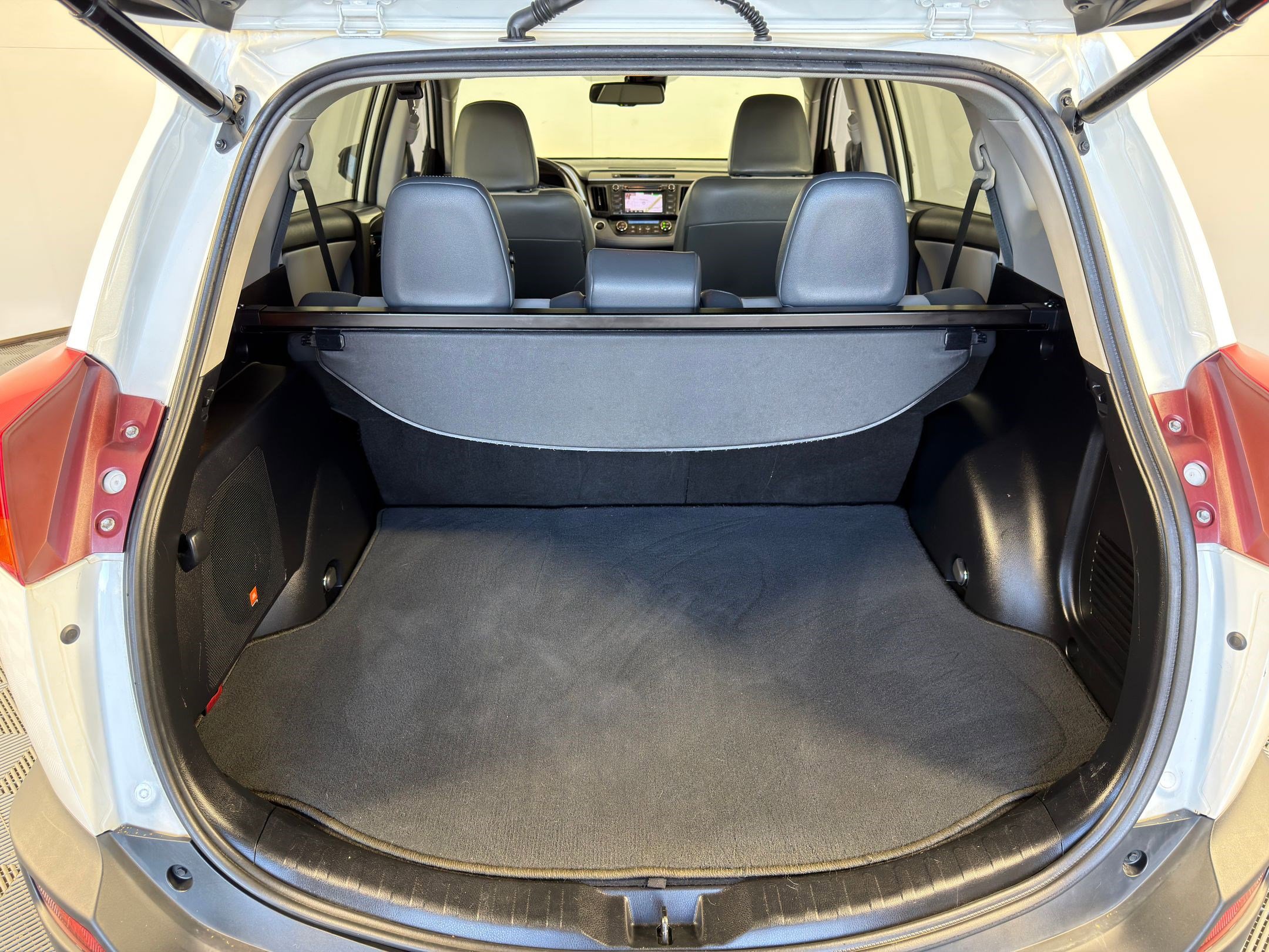 Used 2014 Toyota RAV4 Limited image 32