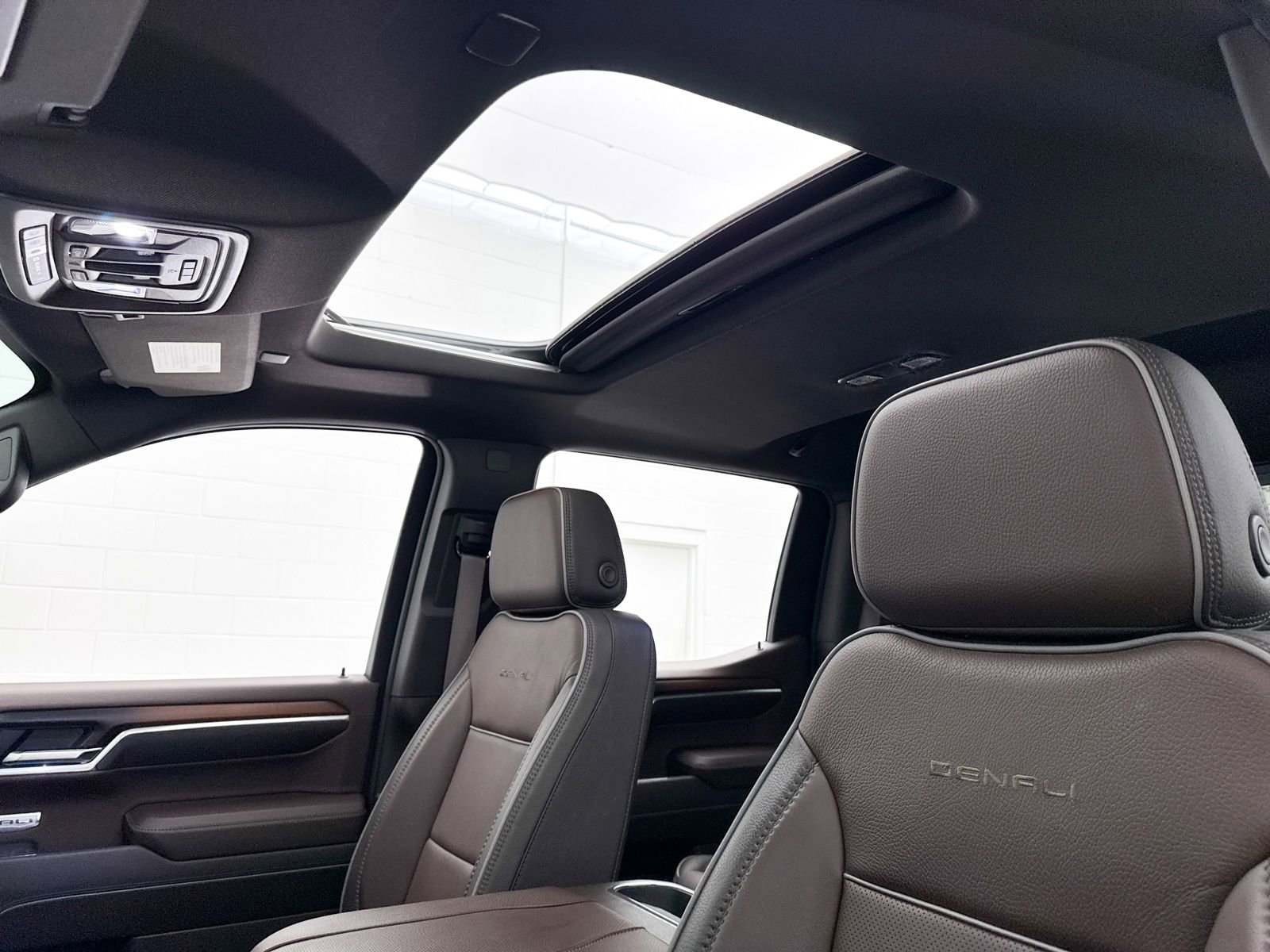 Used 2025 GMC Sierra 1500 Denali image 3