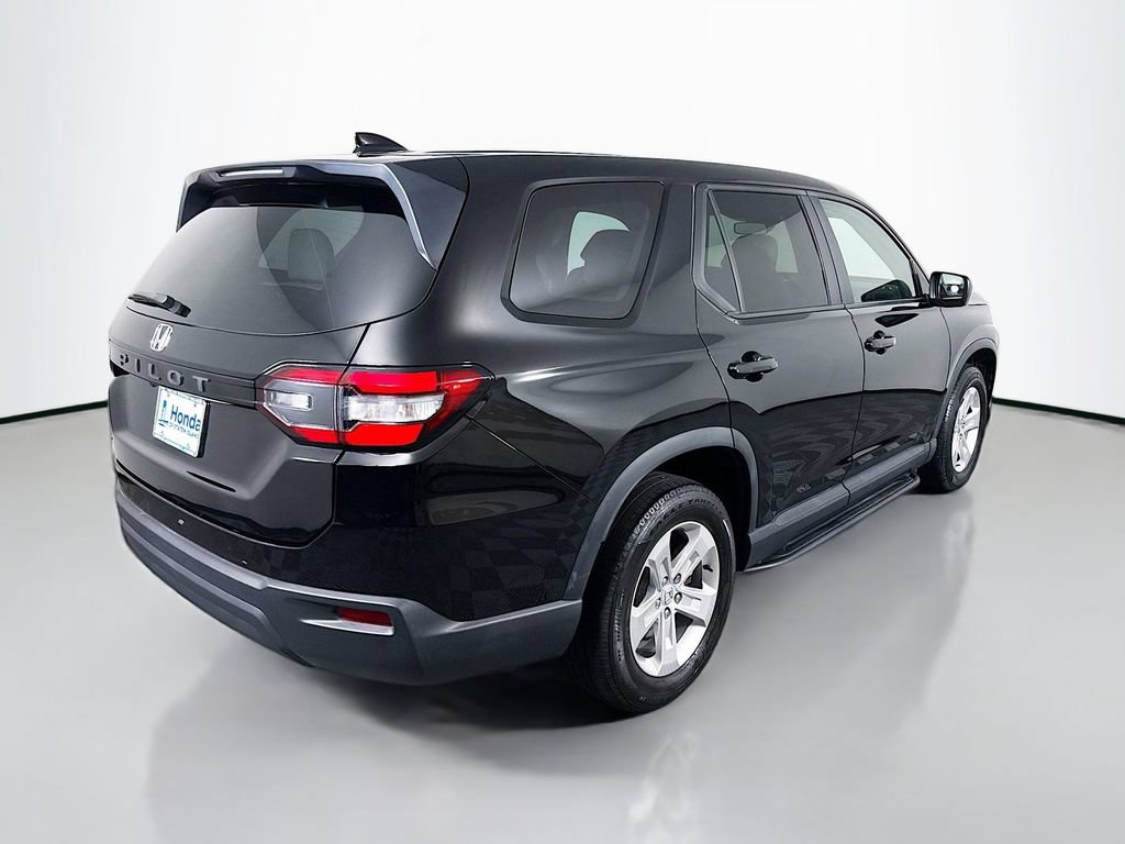 Certified 2023 Honda Pilot LX image 5